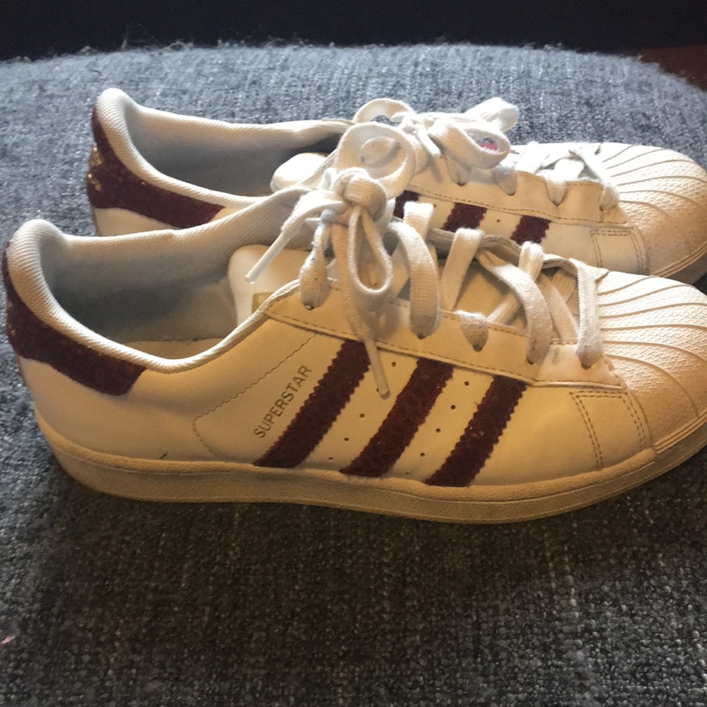 Burgundy snake print Superstar